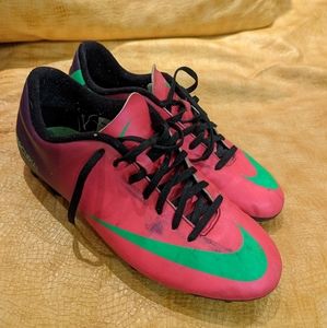 Nike mercurial victory IV soccer cleats - men size 9